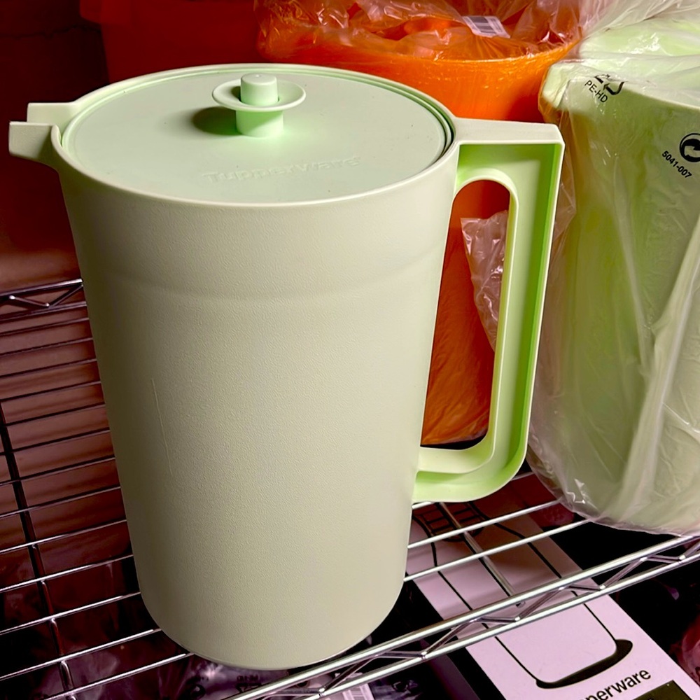 COPY - NWT Tupperware 1 Gallon Pitcher